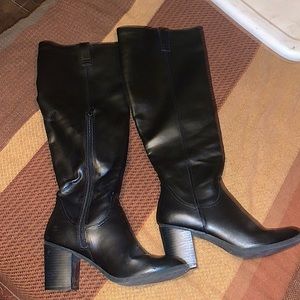 Size 9 dexflex comfort black knee high black high heel boots.